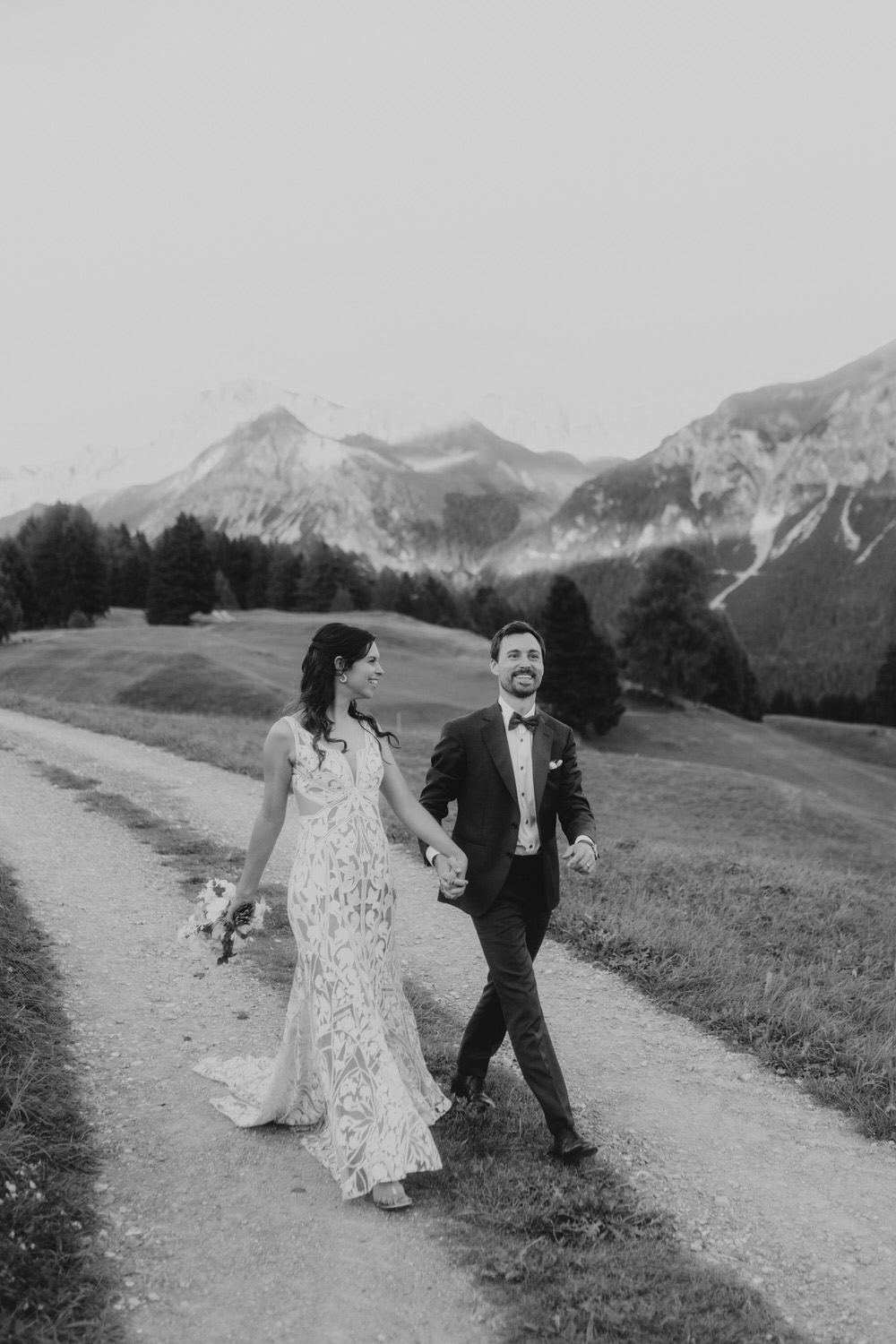 Ein intimes Ja-Wort in den Bergen: Die Magie von Alexandra und Patricks Hochzeit in Guarda Val