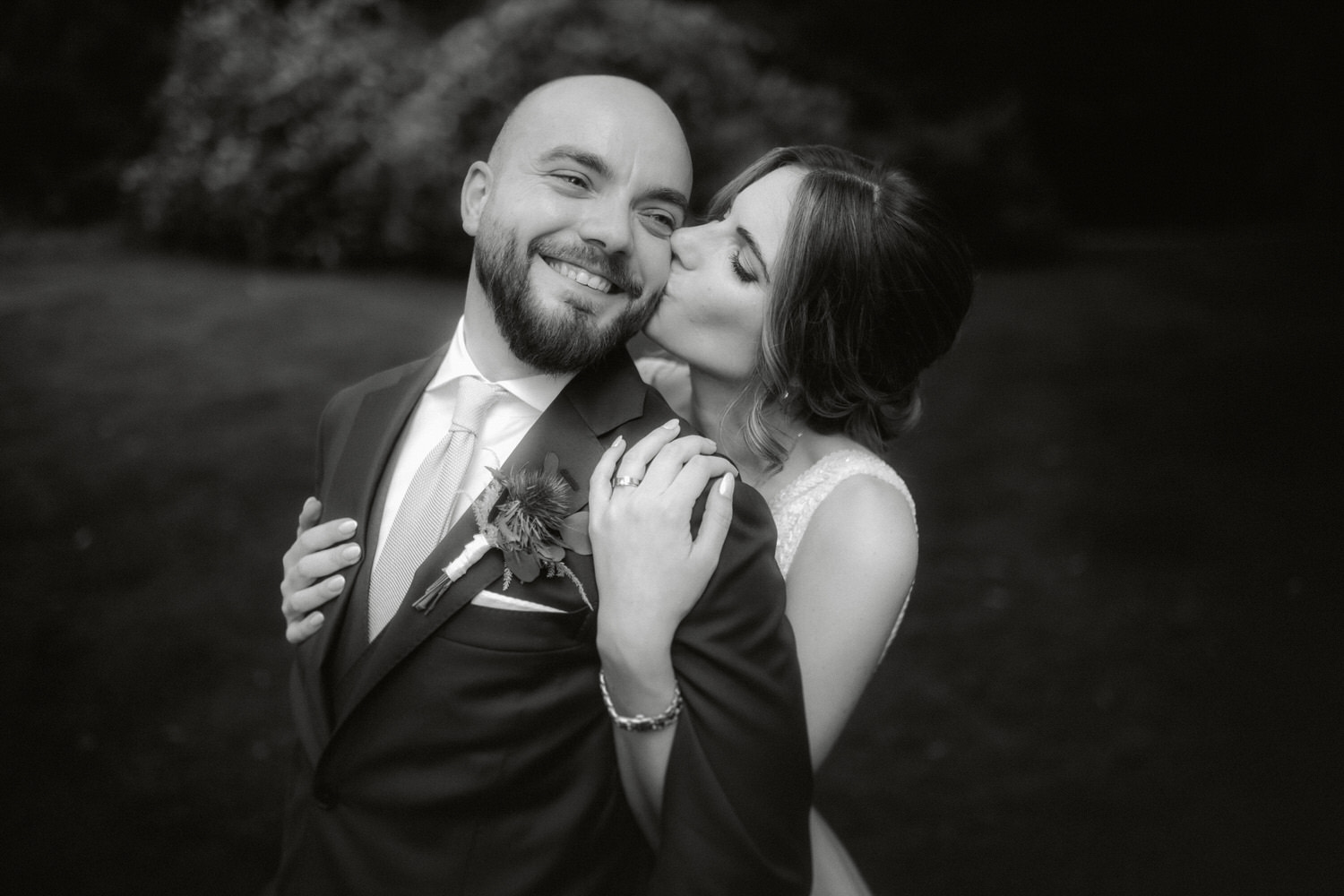 Eleganz trifft Emotion: Isabelle und Joeys Traumhochzeit im Schloss Hünigen